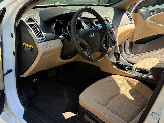 Used 2015 Hyundai Sonata Hybrid image 8