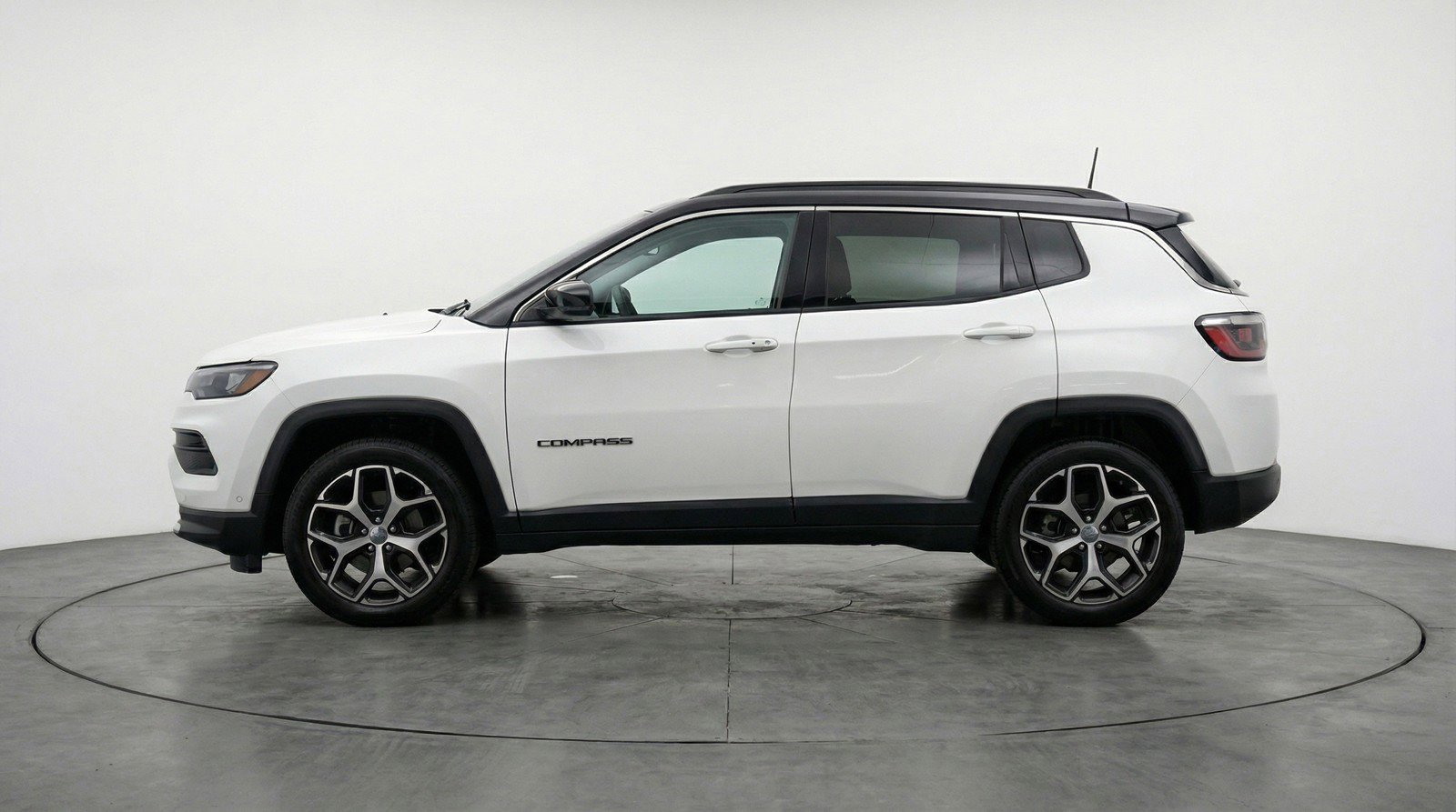 Used 2025 Jeep Compass Limited AWD/4WD image 5