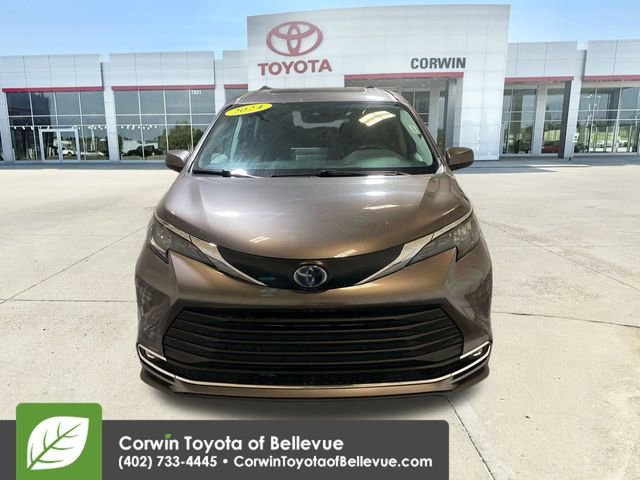 Certified 2024 Toyota Sienna XLE image 3