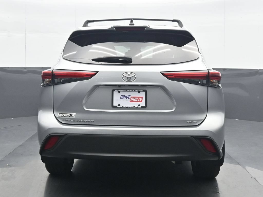 Used 2022 Toyota Highlander L AWD/4WD image 5