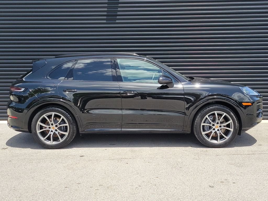 Certified 2025 Porsche Cayenne image 8