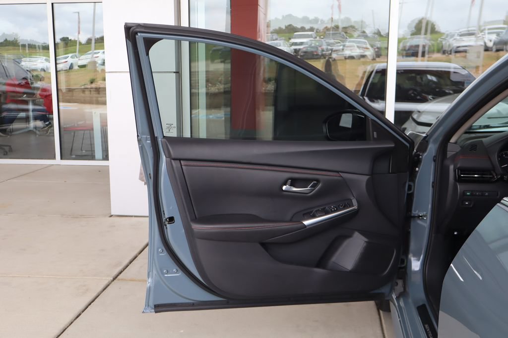 Used 2025 Nissan Sentra SR FWD image 12