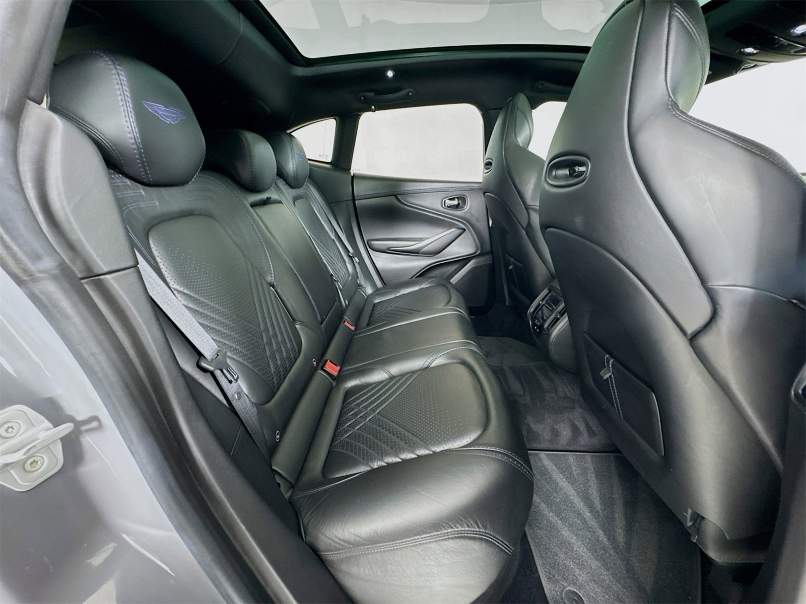 Used 2021 Aston Martin DBX image 26