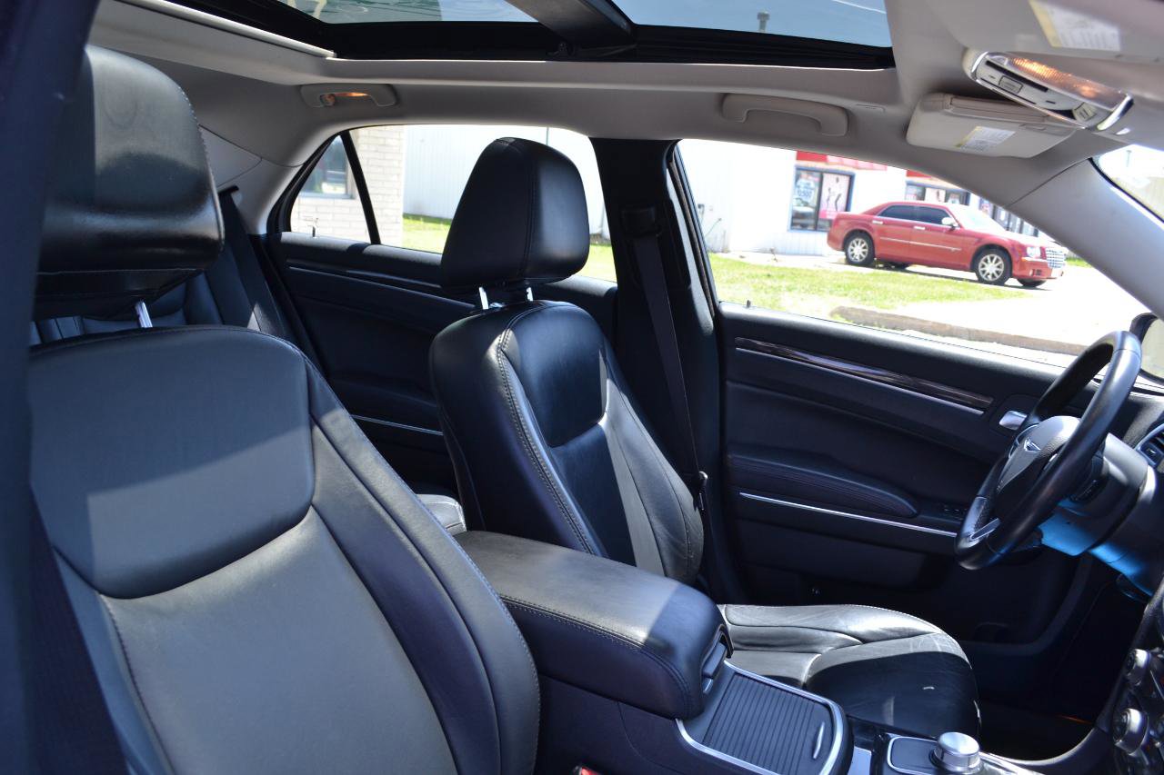 Used 2018 Chrysler 300 Touring L AWD/4WD image 33
