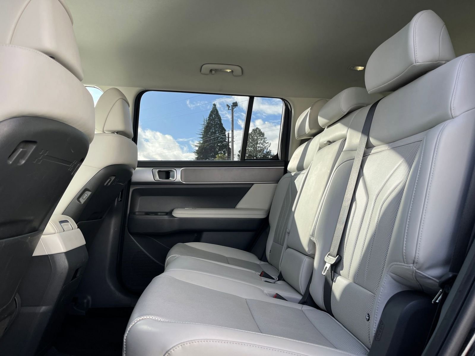 Used 2025 Hyundai Santa Fe SEL image 28