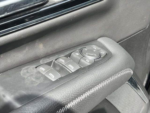 Used 2025 GMC Yukon XL Denali w/ Sun & Power Step Package image 16