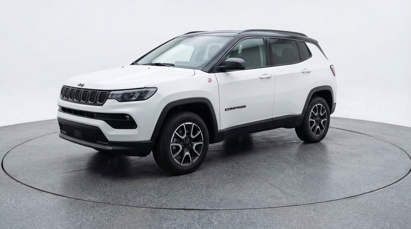Used 2025 Jeep Compass Trailhawk image 3