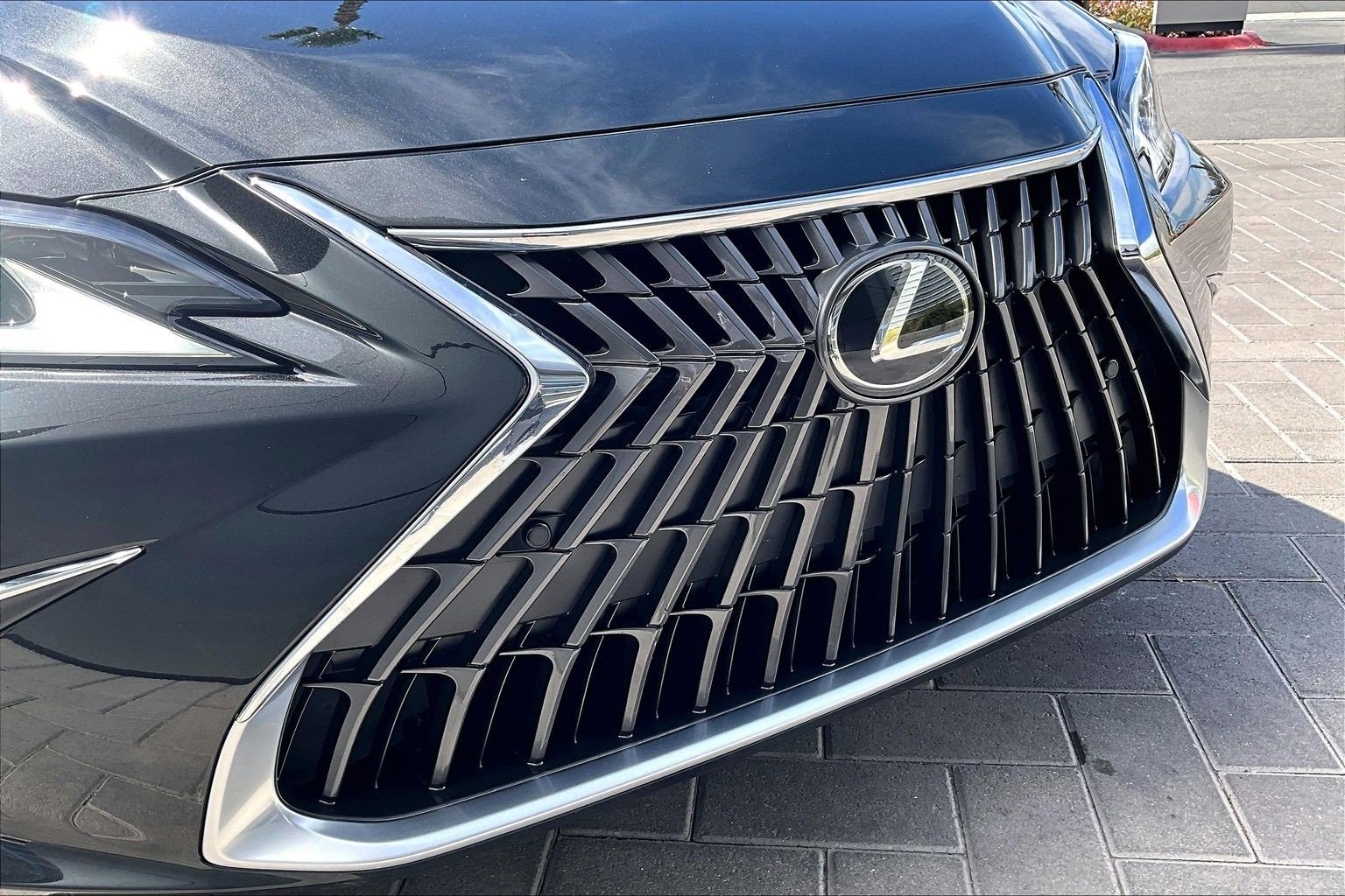 Used 2024 Lexus ES 350 w/ Premium Package image 30