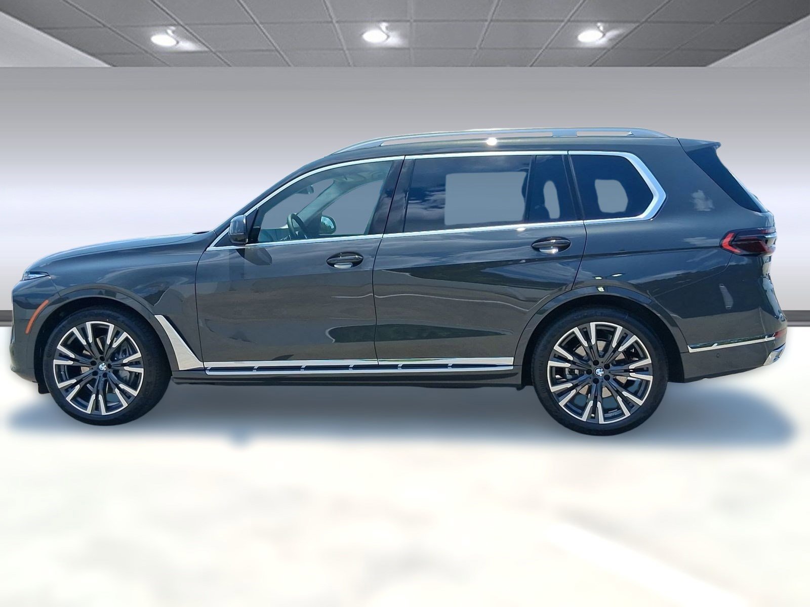 Used 2026 BMW X7 xDrive40i w/ Executive Package image 2