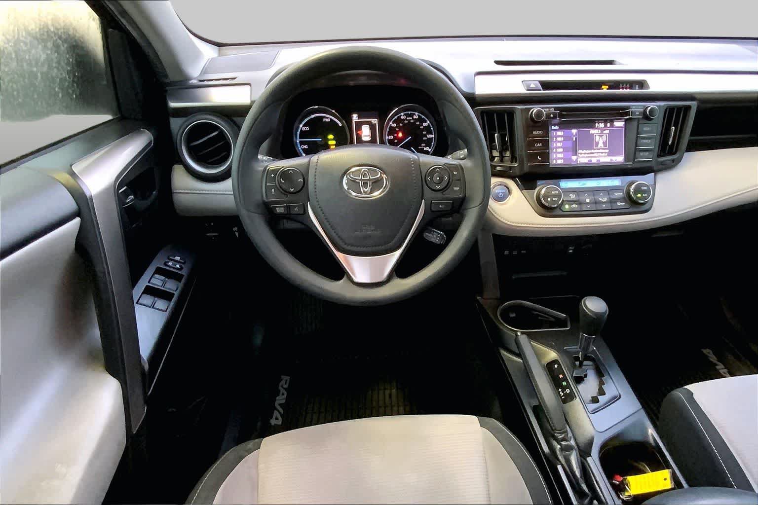 Used 2018 Toyota RAV4 LE AWD/4WD image 7