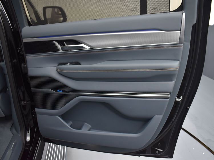 Used 2023 Jeep Grand Wagoneer L Series II w/ Premium Group II image 18