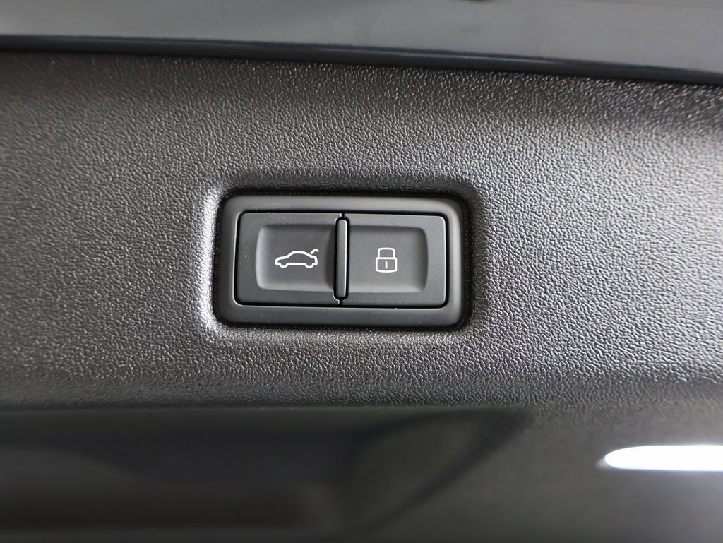 New 2025 Audi Q5 Prestige image 18