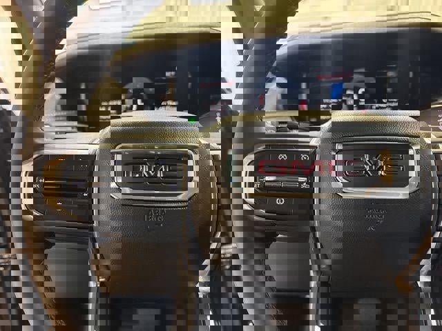 Used 2025 GMC Acadia Elevation image 14