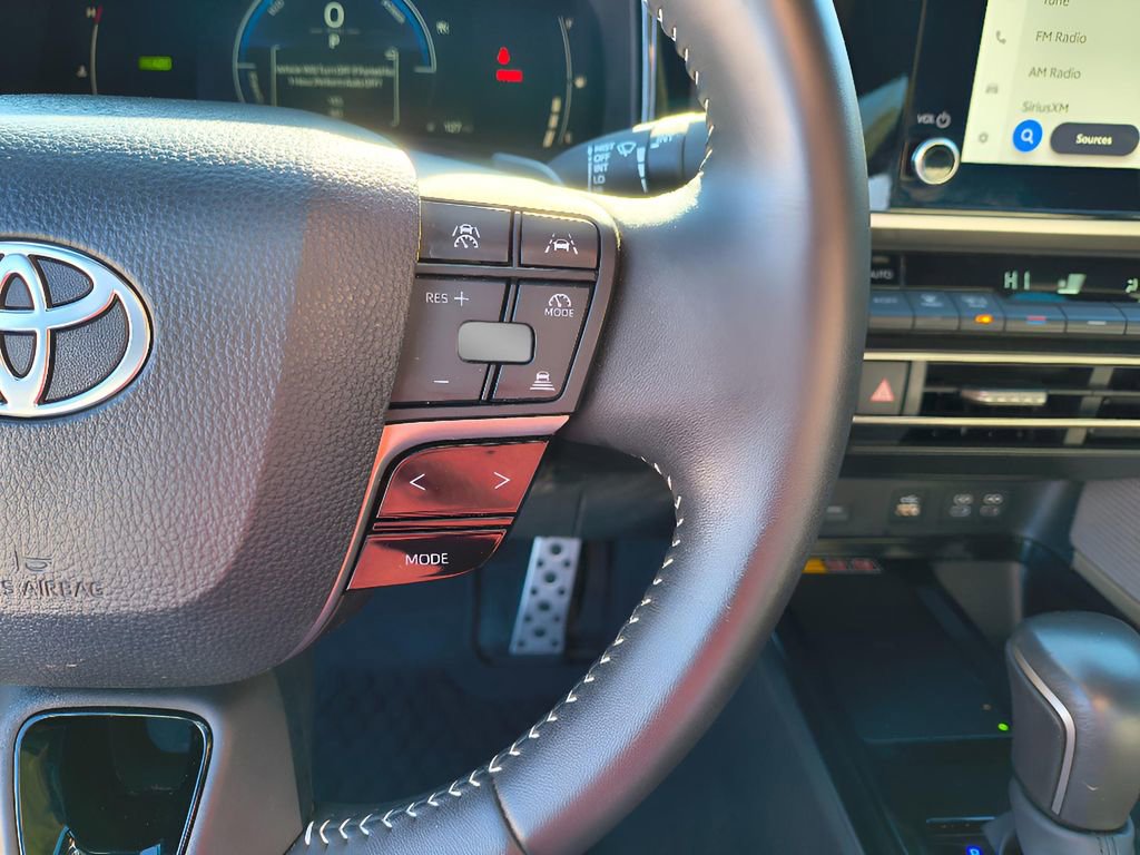 Used 2025 Toyota Camry SE image 19