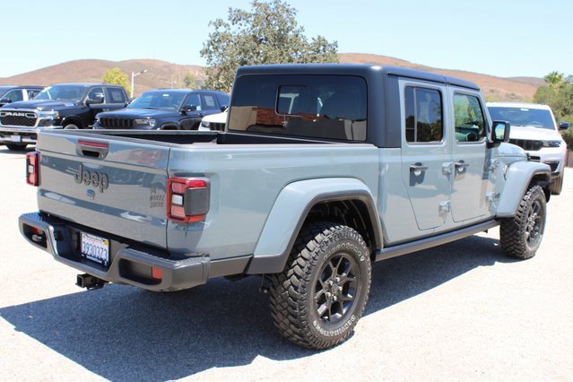 Used 2024 Jeep Gladiator Sport image 4