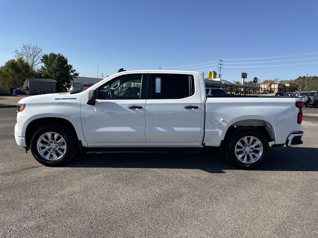 Used 2025 Chevrolet Silverado 1500 Custom image 4