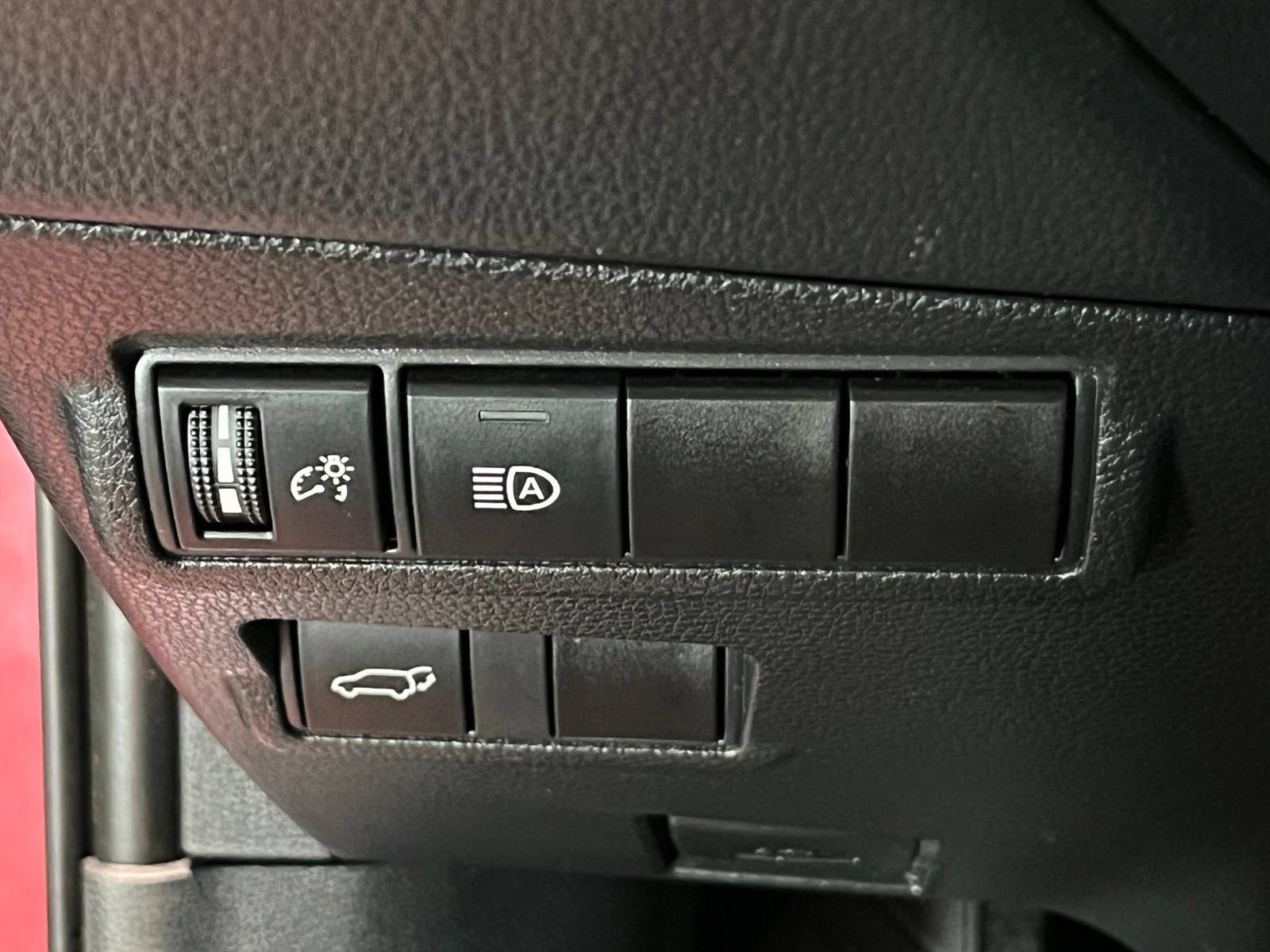 Used 2022 Toyota Corolla Cross XLE w/ Convenience Package AWD/4WD image 33