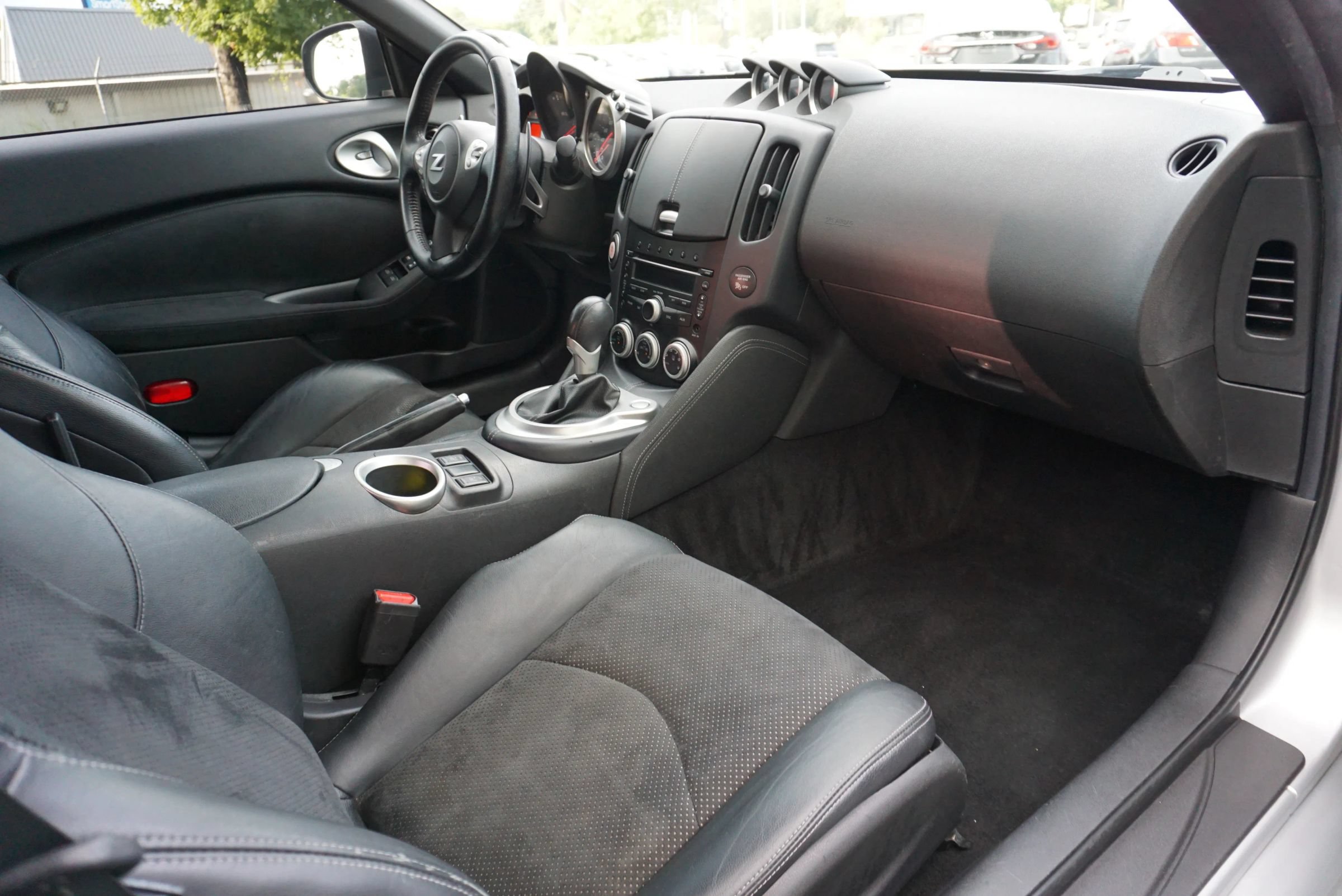 Used 2014 Nissan 370Z Touring RWD image 16