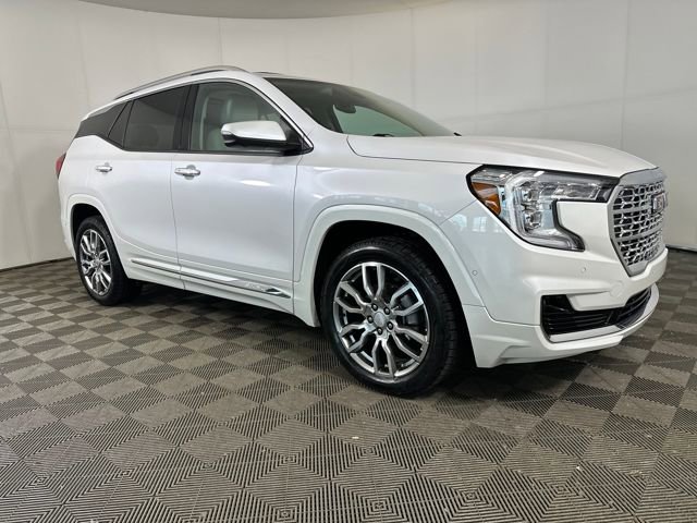 Used 2023 GMC Terrain Denali w/ Denali Premium Package image 2