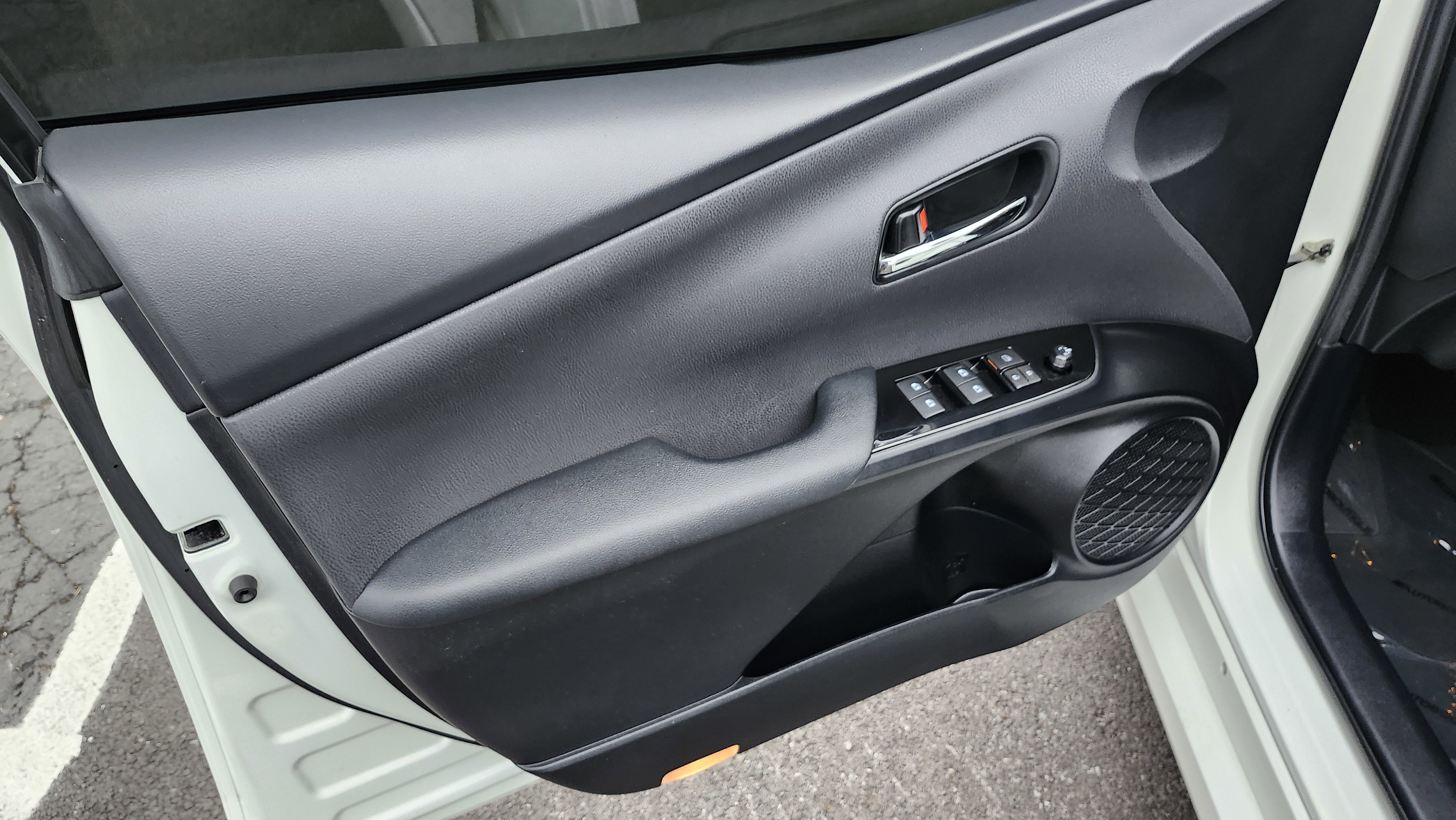 Used 2017 Toyota Prius Four image 28