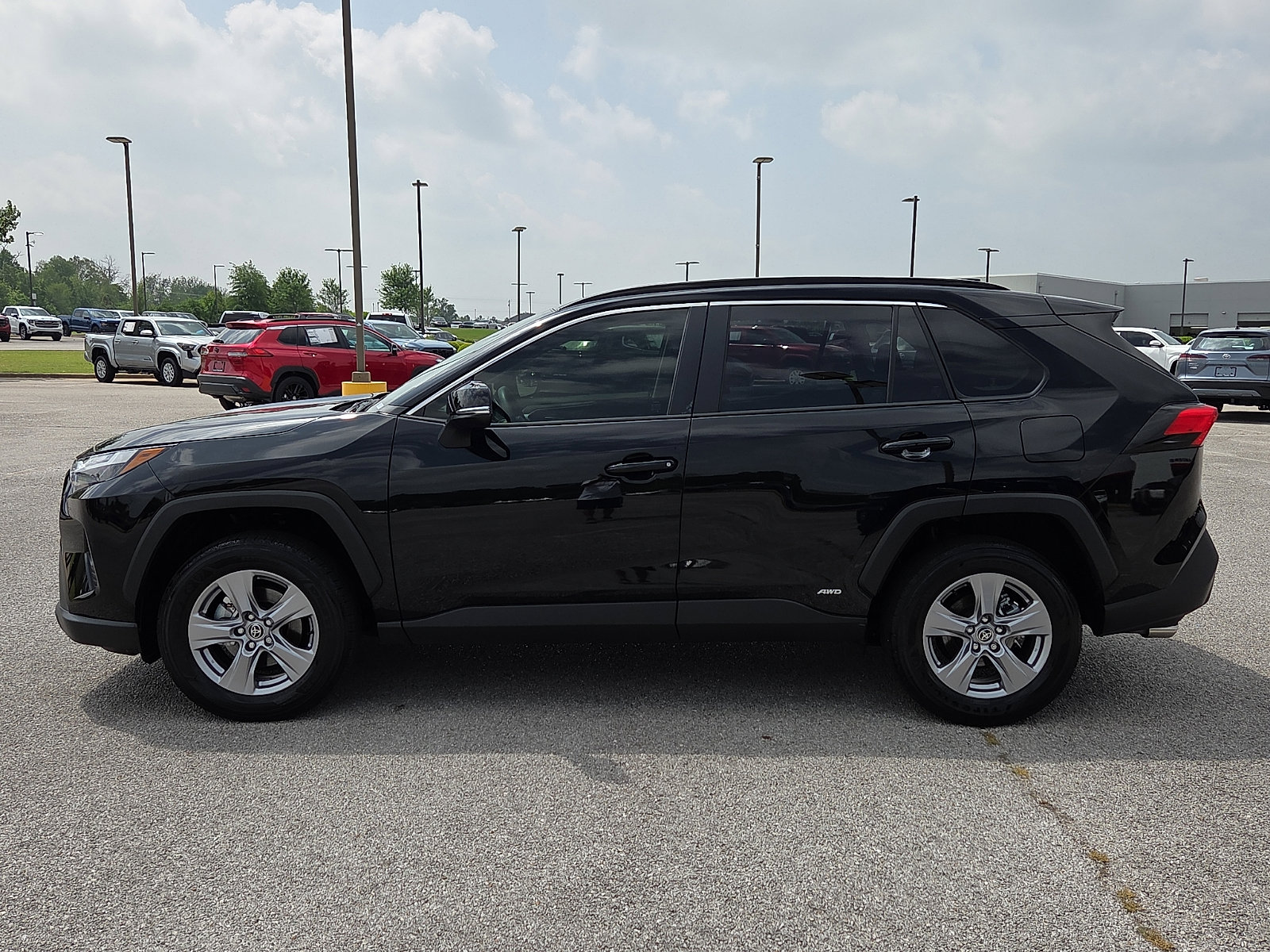 Used 2025 Toyota RAV4 XLE w/ Convenience Package AWD/4WD image 3