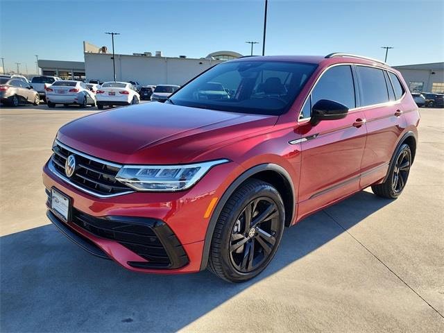 Certified 2024 Volkswagen Tiguan SE R-Line image 8