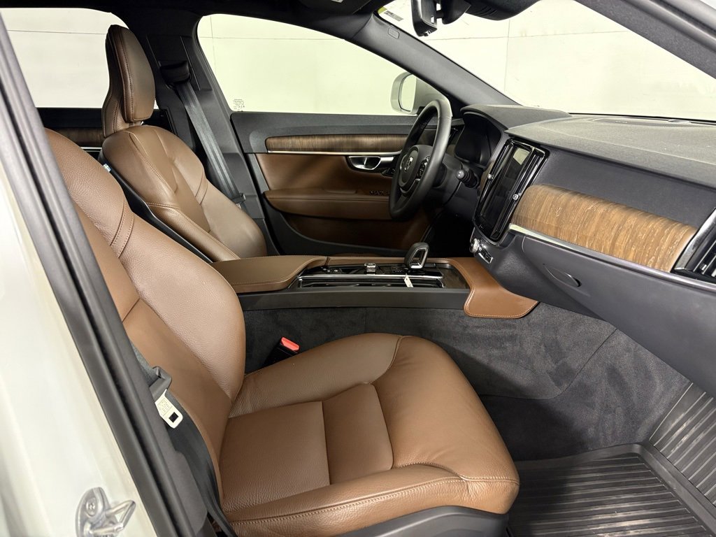 Used 2025 Volvo V90 B6 Cross Country Plus w/ Protection Package Premier image 13