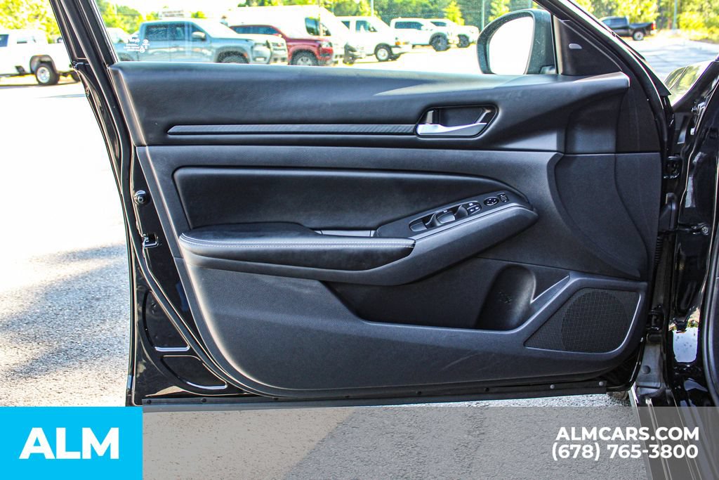 Used 2025 Nissan Altima 2.5 SV FWD image 36