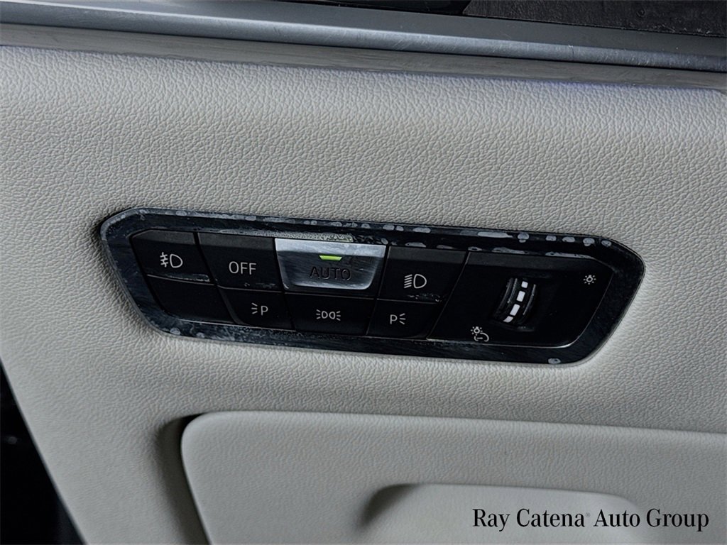 Used 2022 BMW X7 M50i image 10