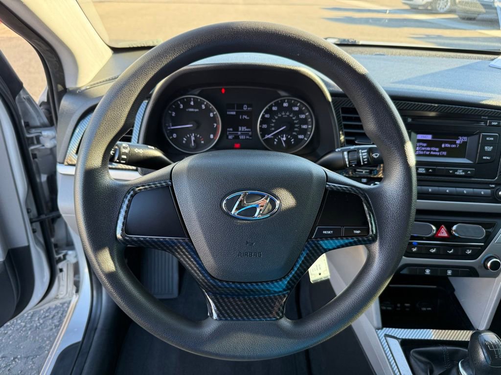 Used 2017 Hyundai Elantra SE image 21