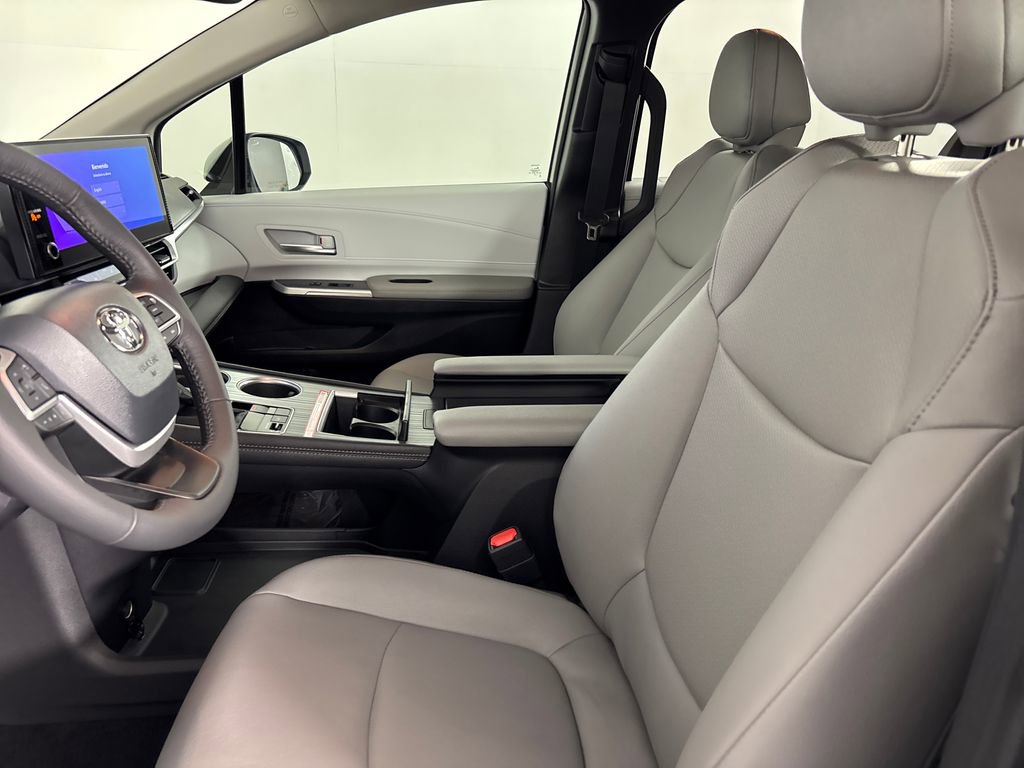 Certified 2026 Toyota Sienna XLE image 8