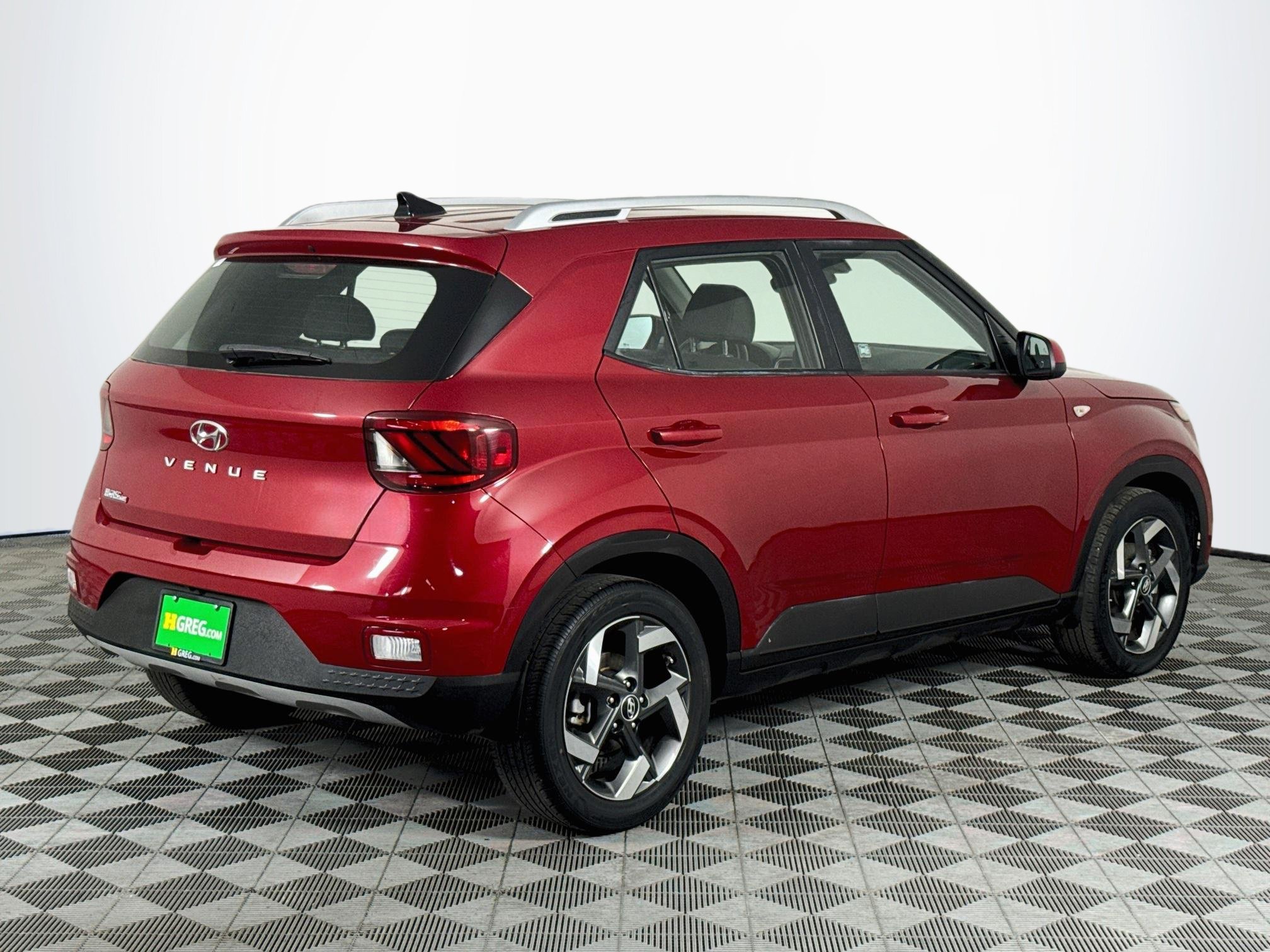 Used 2021 Hyundai Venue SEL FWD image 8