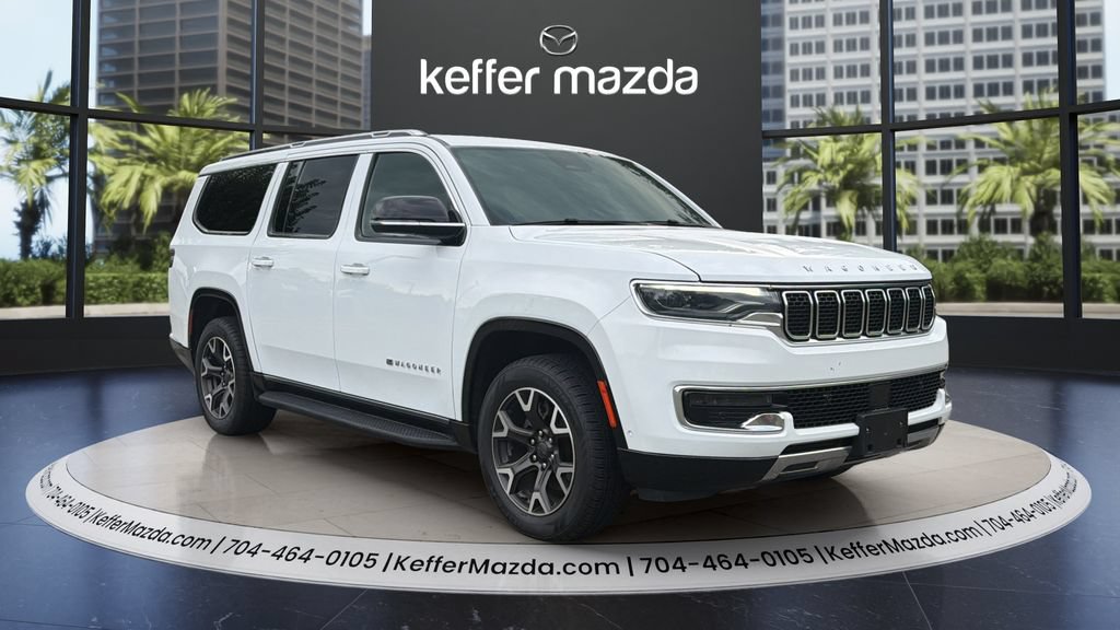 Used 2024 Jeep Wagoneer L Series III w/ Flexible Seating Group AWD/4WD image 1