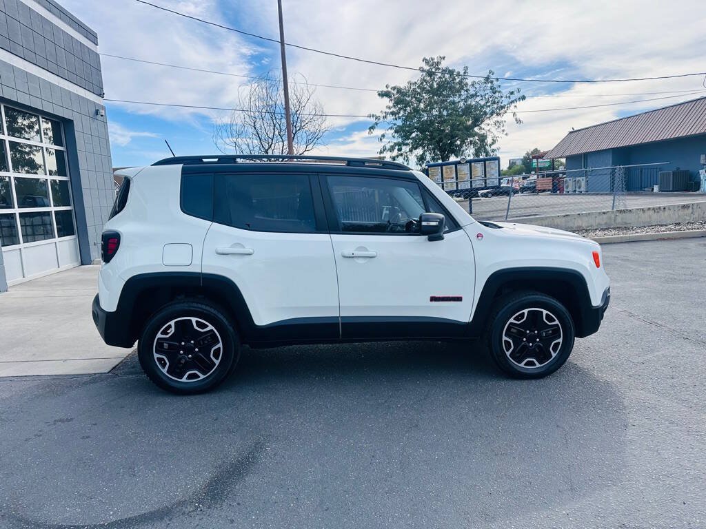 Used 2016 Jeep Renegade Trailhawk AWD/4WD image 8