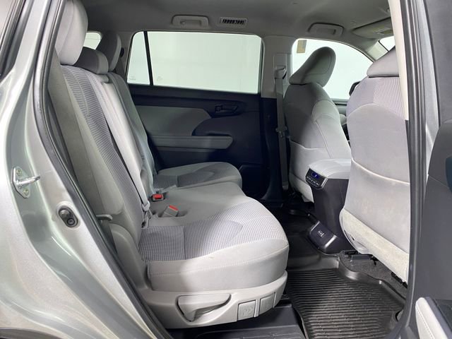 Used 2023 Toyota Highlander LE AWD/4WD image 10