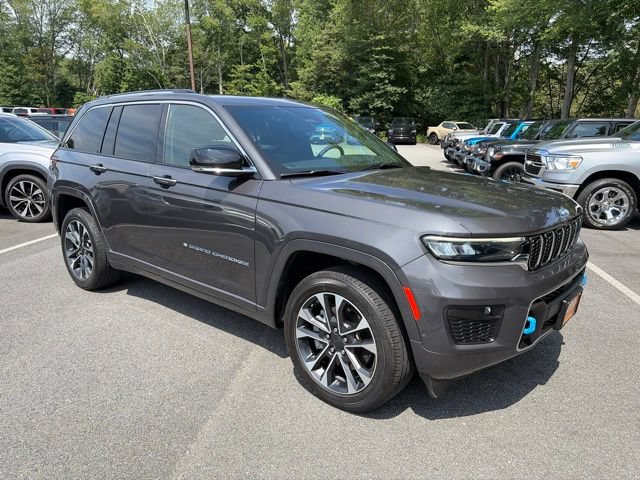 Certified 2023 Jeep Grand Cherokee Overland w/ Luxury Tech Group IV AWD/4WD image 4