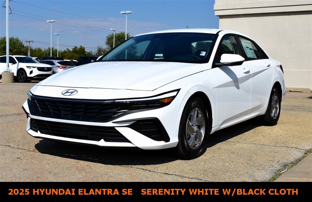 New 2025 Hyundai Elantra SE