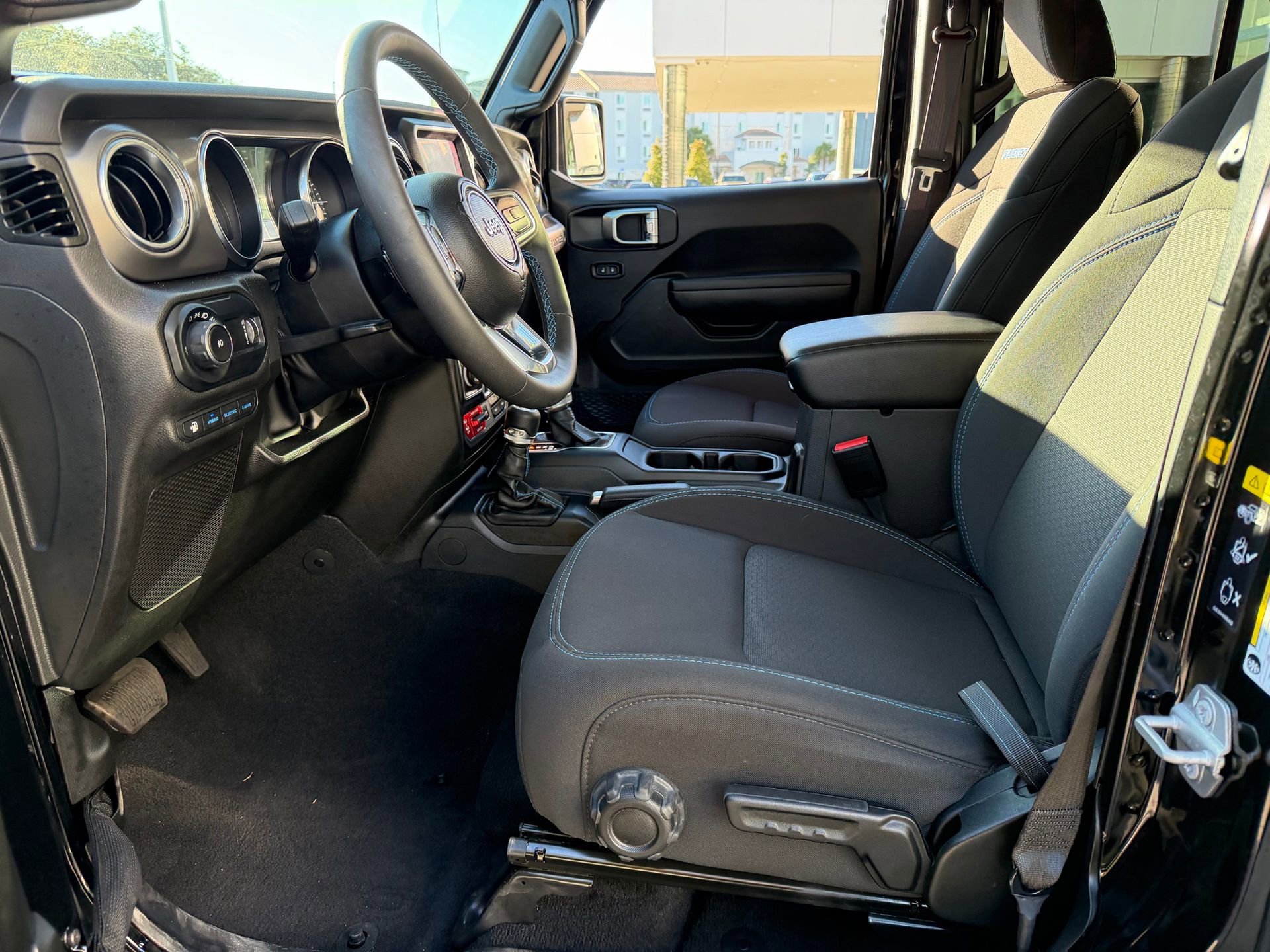 Used 2023 Jeep Wrangler Unlimited Rubicon 4xe image 13