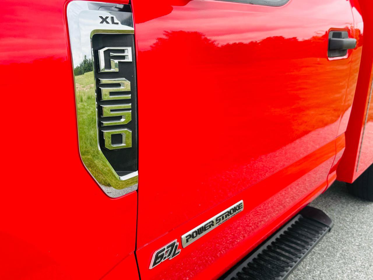 Used 2019 Ford F250 XL w/ Power Equipment Group AWD/4WD image 3