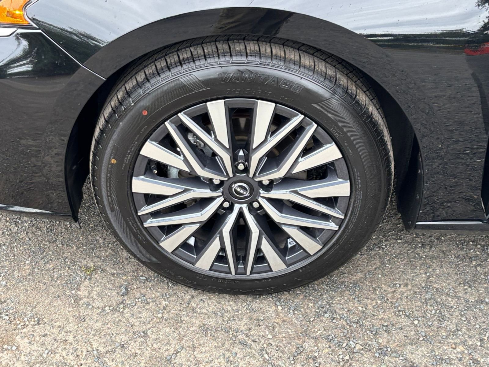 Used 2025 Nissan Altima 2.5 SV FWD image 30