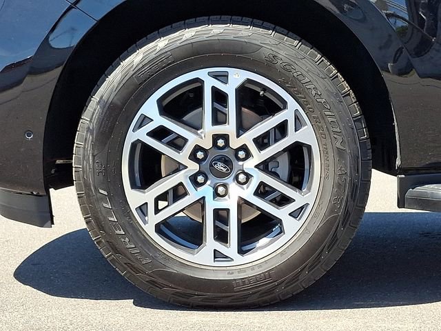 Used 2025 Ford Expedition Active image 8