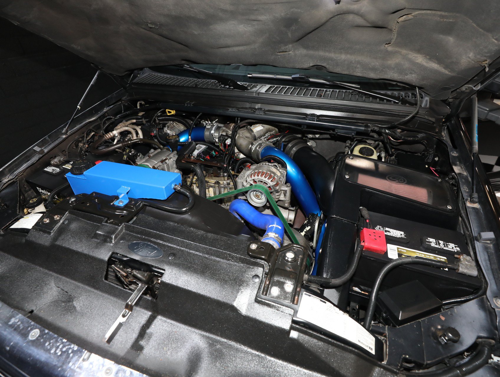 Used 2001 Ford Excursion Limited RWD image 2