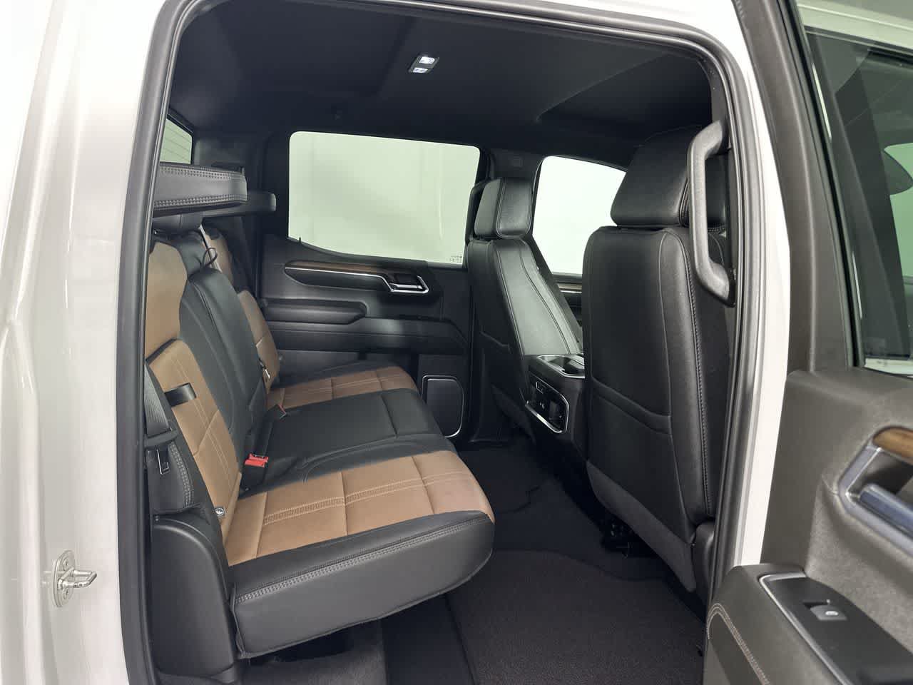 Used 2024 Chevrolet Silverado 1500 High Country AWD/4WD image 7