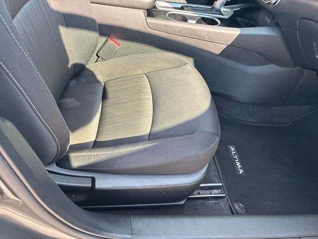 Used 2024 Nissan Altima 2.5 SV image 11