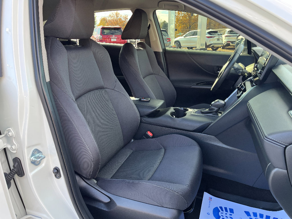 Used 2021 Toyota Venza LE image 15