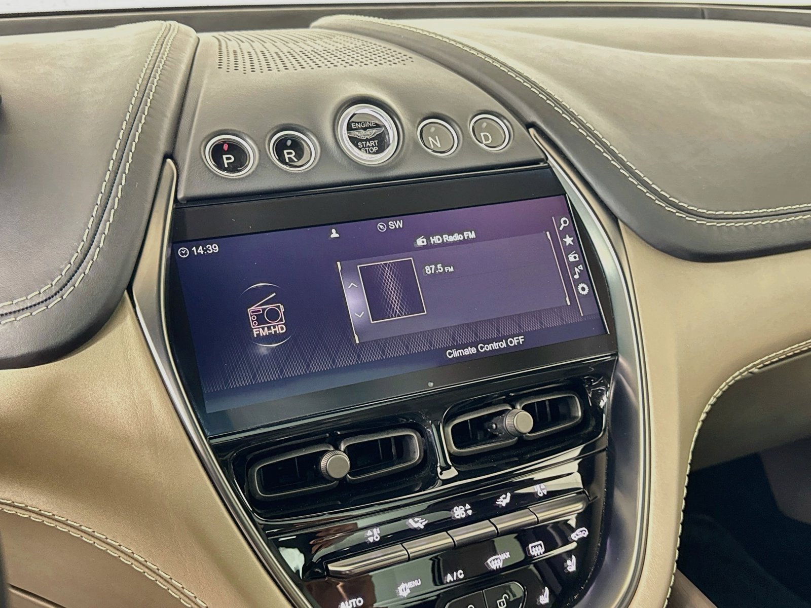Used 2023 Aston Martin DBX AWD/4WD image 14