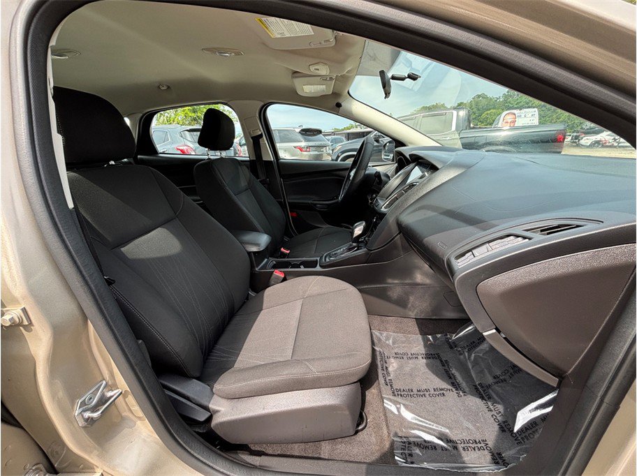 Used 2017 Ford Focus SE FWD image 30