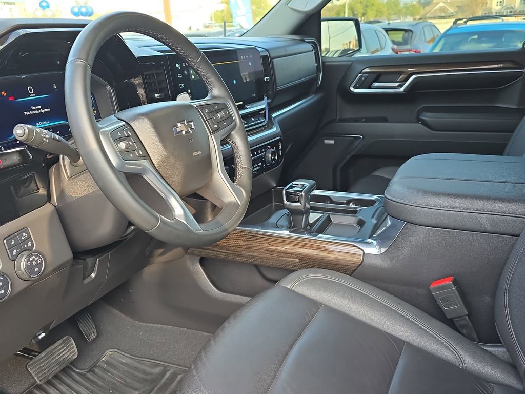 Used 2024 Chevrolet Silverado 1500 LT Trail Boss w/ LT Trail Boss Premium Package image 16