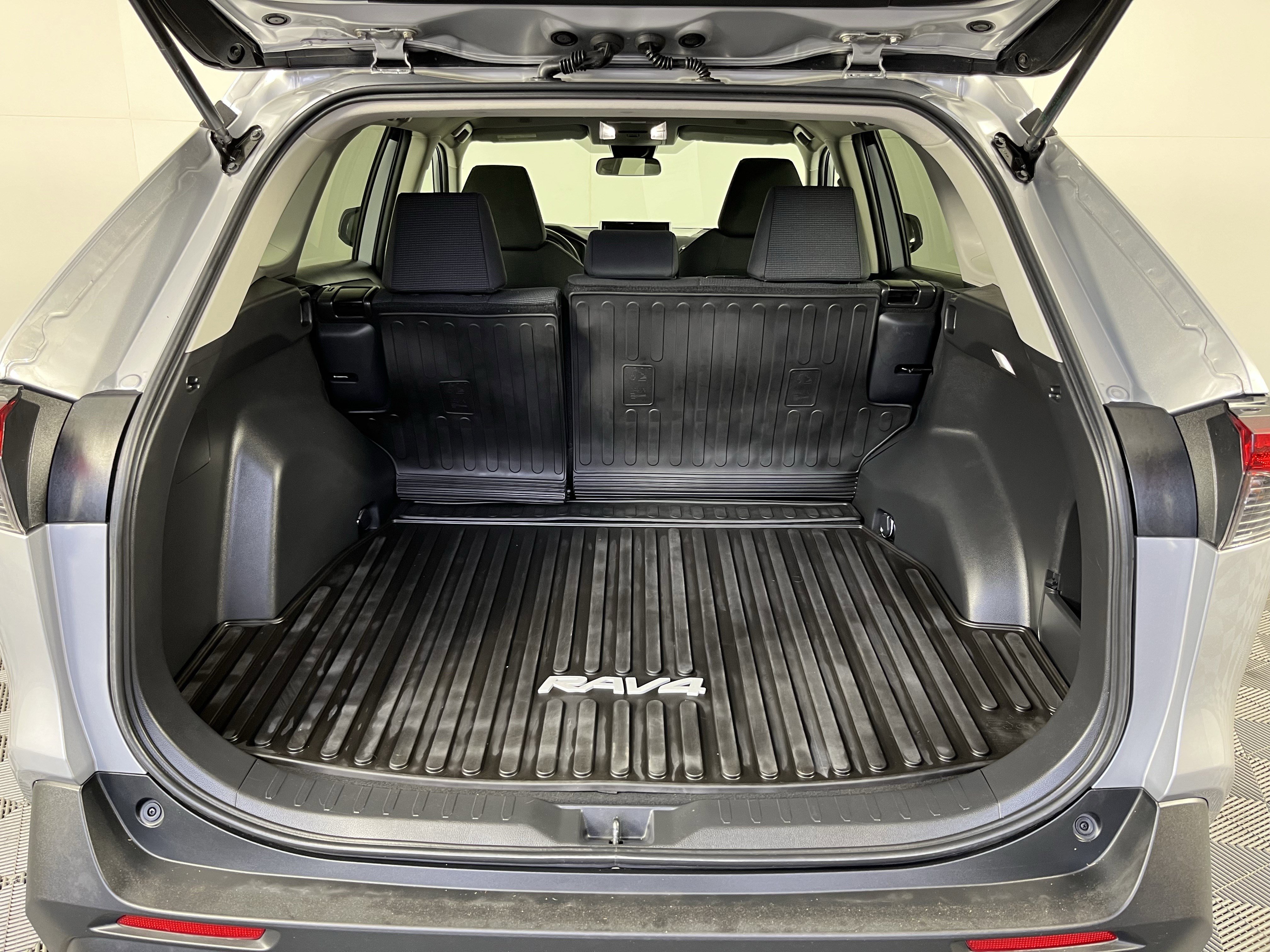 Used 2023 Toyota RAV4 LE image 5