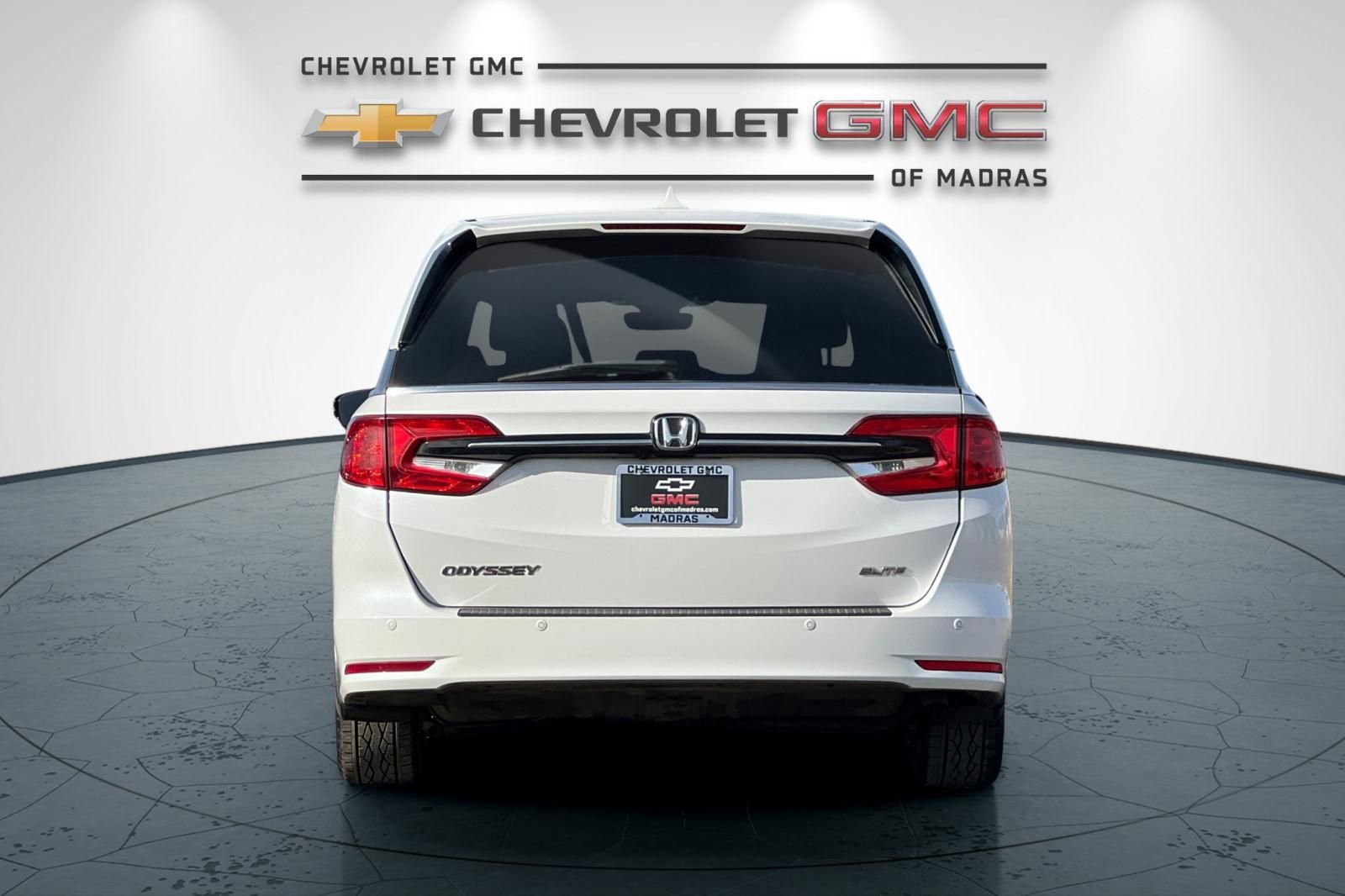 Used 2023 Honda Odyssey Elite image 4